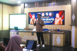 Pelatihan Desain Grafis Berbasis AI pemuda Kabupaten Gorontalo dalam menguasai teknologi desain grafis berbasis AI di Aula Kantor Desa Pilolalenga.